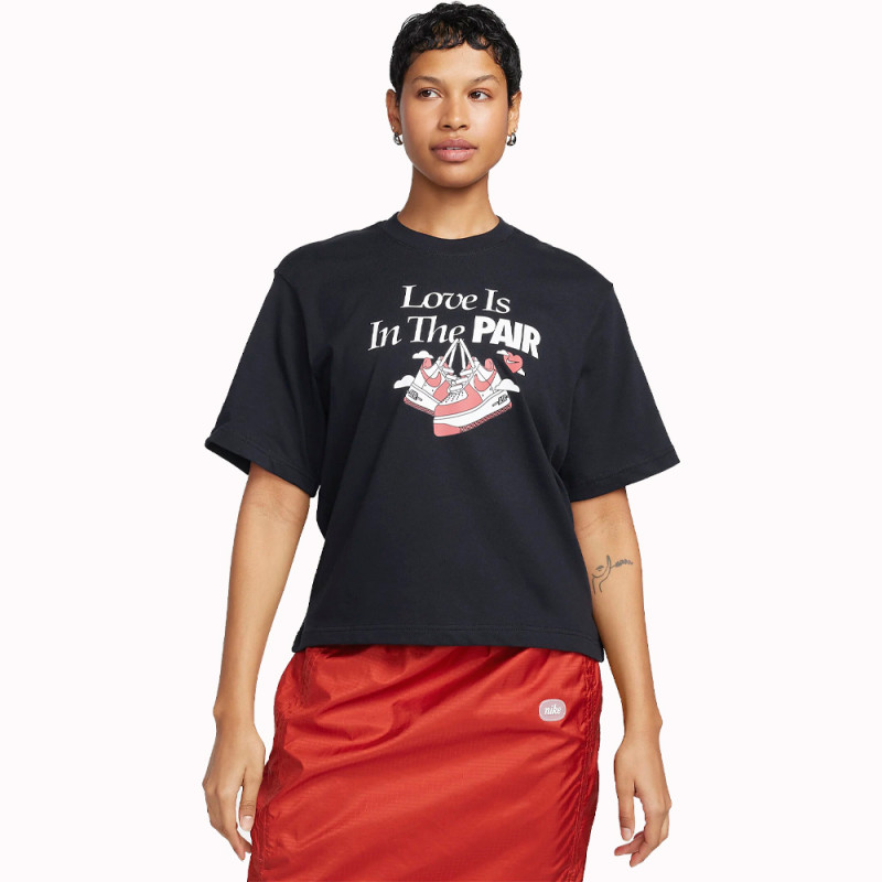 Camiseta Nike Feminina Sportswear S Preta - FQ8870-010